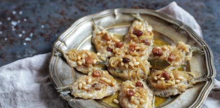 Prepara esta sencilla receta de sardinas con pasas y piñones tan deliciosa
