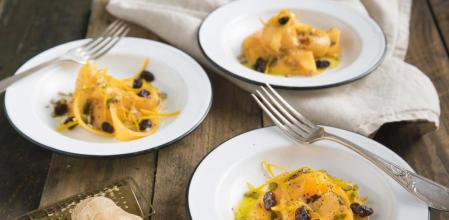Atrévete a preparar esta original receta de cintas de calabaza con naranja y pasas