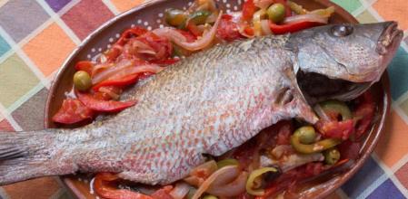Disfruta de todo el sabor del caribe mexicano con este pescado a la veracruzana