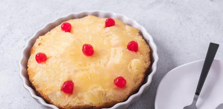 Sorprende con esta rápida receta de tarta de piña en el microondas
