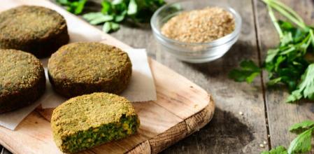 Con esta receta de hamburguesa vegetal no echarás de menos la carne