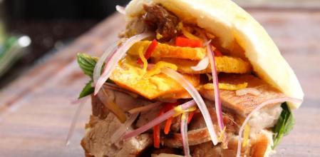 Así prepara Gastón Acurio el bocadillo más famoso de Perú