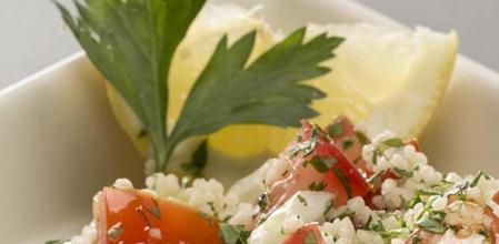 Así se prepara una ensalada de cuscús para combatir el calor