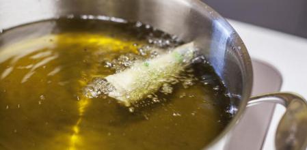 ¿Te queda seca la comida al freírla? Tenemos una solución