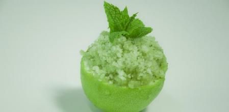 Móntate la heladería en casa: Granizado de limón y hierbabuena