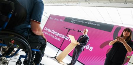 El conseller Campuzano durante el acto que el COAC dedicó al Código de Accesibilidad de Catalunya