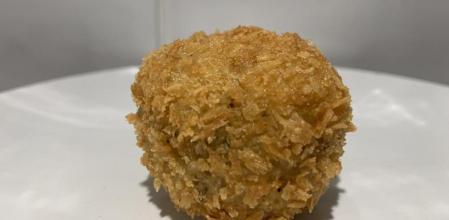 Prepara estas croquetas de arroz cremoso con trufa rellenas de foie micuit