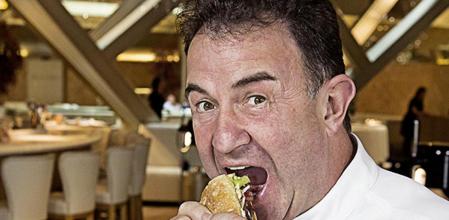 Retamos a Martín Berasategui a preparar un bocadillo vegano (y esta es su receta)