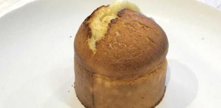 Aprende a preparar esta magdalena rellena de chocolate blanco y negro