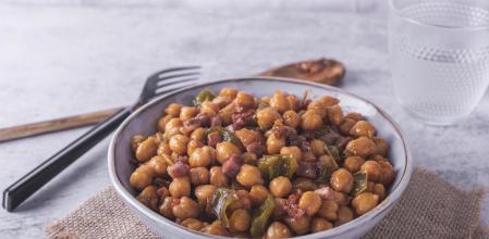 Cómo hacer garbanzos con jamón, una receta nutritiva y económica