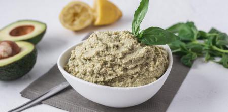 La mejor receta de pesto de aguacate para acompañar una buena pasta