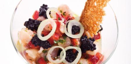 Prepara este irresistible ceviche de rape con crema de aguacate