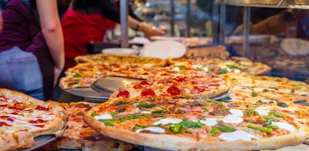 La indignante reseña que pone un cliente a una pizzería de Granada que se le acaba volviendo en su contra: “Se acabó la hostelería entendida como esclavitud”