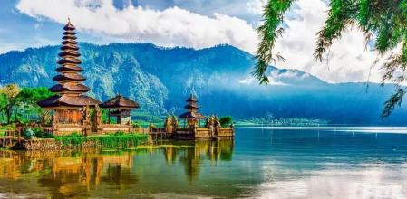 Templo Ulun Danu en Indonesia.