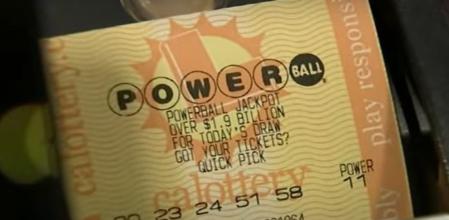 Una mujer gana la lotería y decide ocultárselo a su familia para “protegerlos”