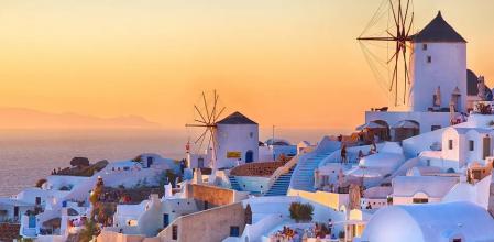 Puesta de sol en Oia en Santorini.