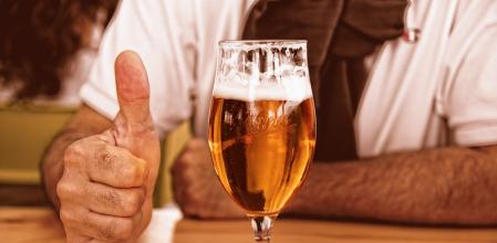 Una ciudad en la India ofrece cervezas gratis para que los ciudadanos se animen a votar