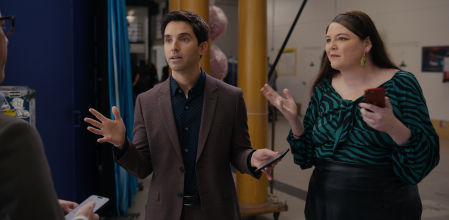 Paul W. Downs, que es uno de los creadores de 'Hacks', y Megan Stalter.