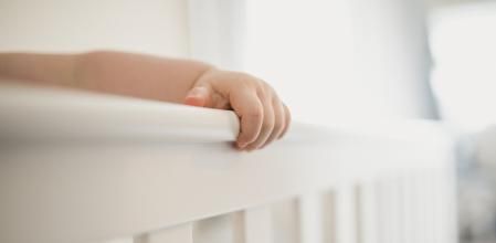 Barrera para cama para bebé.