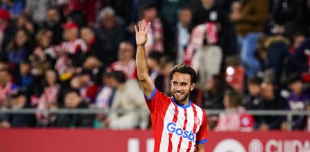 GIRONA, 20/04/2024.- El defensa del Girona CF Eric García celebra tras anotar un gol, durante el partido de la jornada 32 de LaLiga EA Sports disputado entre el Girona CF y el Cádiz CF, hoy sábado en el estadio municipal de Montilivi de Girona. EFE/David Borrat
