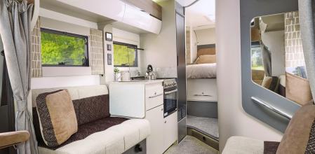 El interior es moderno y elegante, con un mobiliario sencillo pero refinado al mismo tiempo.