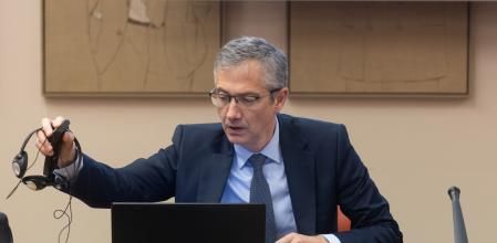 El gobernador del Banco de España, Pablo Hernández de Cos, durante su comparecencia ante la Comisión de Economía, Comercio y Transformación Digital, en el Congreso de los Diputados, a 7 de mayo de 2024, en Madrid (España). Pablo Hernández de Cos ha presentado el Informe Anual del Banco de España correspondiente a los años 2022 y 2023.