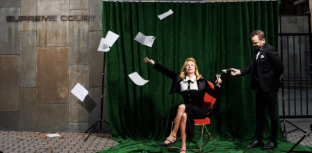 Una exposición de arte exclusiva para mujeres se traslada al baño de un museo para mantener a los hombres alejados