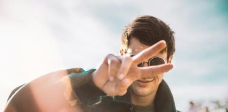 El término del Síndrome de Simón es un acrónimo de las características que lo definen.