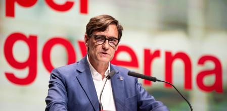 El candidato del PSC al 12M, Salvador Illa, en un mitin en Vilanova i la Geltrú (Barcelona)