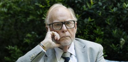 GRAFCAT4022. BARCELONA (ESPAÑA), 08/05/2024.- El escritor e historiador Mauricio Wiesenthal, que acaba de publicar una suerte de 