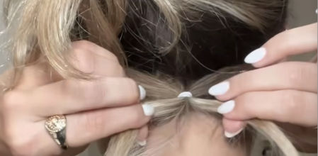 Con un sencillo elástico tu pelo se fijará mucho mejor