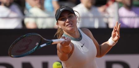 Spain's Paula Badosa returns the ball to United States' Coco Gauff at the Italian Open tennis tournament in Rome, Monday, May 13, 2024. (AP Photo/Andrew Medichini)