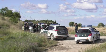 Patrullas de la Guardia Civil, en Andorra (Terruel), durante el cerco al Rambo de Requena