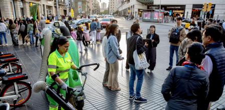FOTO ALEX GARCIA PLA ENDREÇA DEL MANDATO COLLBONI. LIMPIEZA MUNICIPAL Y GUARDIA URBANA A PIE EN CIUTAT VELLA 2024/05/15