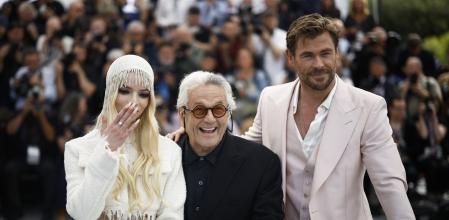 Anya Taylor-Joy, George Miller y Chris Hemsworth durante el photocall