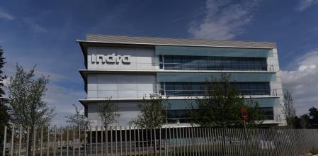 Fachada de la sede de Indra, a 31 de marzo de 2023, en Madrid (España). Indra es una empresa multinacional española que ofrece servicios de consultoría sobre transporte, defensa, energía, telecomunicaciones, servicios financieros, así como servicios al sector público, y está presidida por Marc Murtra.