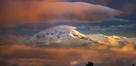 La luz del Puigmal nevado en primavera.