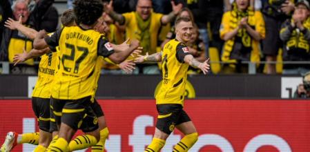 Marc Reus celebra su último gol en el Signal Iduna Park
