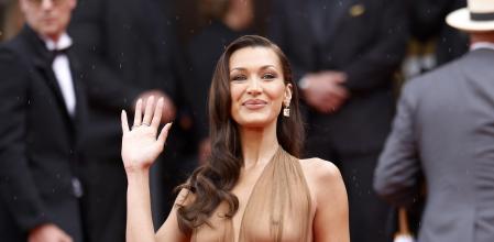 Bella Hadid posa en la alfombra roja del Festival de Cannes en 2024.&nbsp;