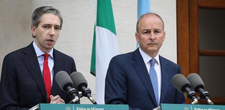 El primer ministro irlandés, Simon Harris, junto al ministro de Exteriores, expresan su reconocimiento al Estado palestino / AFP