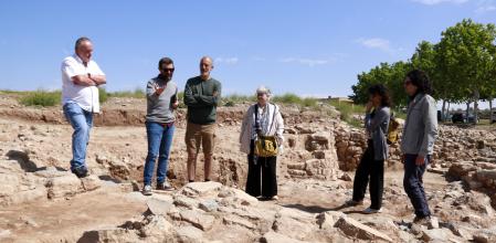 Equipo de técnicos en el yacimiento del Molí d'Espígol de Tornabous.