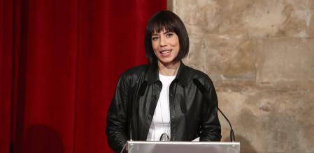La ministra de Ciencia e Innovación, Diana Morant, en una rueda de prensa posterior a una reunión con la presidenta del Govern balear, en el Consolat de Mar, a 21 de abril de 2022, en Palma de Mallorca, Baleares (España). Durante su comparecencia posterior a su reunión, la ministra Diana Morant, ‘’ha aplaudido la voluntad y el compromiso del Govern balear de hacer sostenible el turismo’’. La ministra también ha informado sobre la importancia de la Ley de la Ciencia para que la inversión en investigación alcance en el futuro el 2 % del PIB.