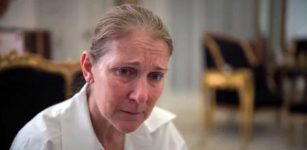 Céline Dion prepara el inminente lanzamiento de su documental Soy Céline Dion y las imágenes del tráiler nos adelantan que muchos de sus fans terminarán llorando. La cantante repasa cómo recibió el anuncio de su enfermedad y lo mal que está llevando no poder dar conciertos.
