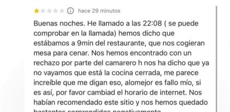 La reseña se quejaba por el cierre de la cocina del establecimiento.