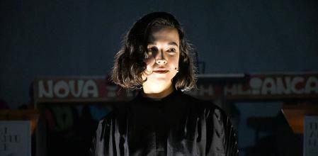 Greta Sibling, premi Amadeu Oller amb 'Ecografia', recitant a l'església de Sant Medir (28/5/2024) (Mireia Robert / Sants 3 Ràdio)