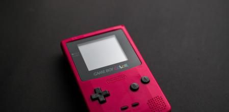 La GameBoy Color fue la consola portátil más popular de finales de los 90