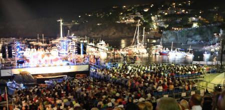 La tradicional cantata de habaneras de Calella de Palafrugell alcanza este año la 57ª edición. ( AGUSTI ENSESA - LV )