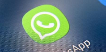 FILED - 21 January 2022, Berlin: A view of the icon of the app Whatsapp on the screen of a smartphone. Photo: Fabian Sommer/dpa