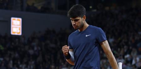 Carlos Alcaraz en un acción durante un partido en Roland Garros.&nbsp;