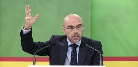 El miembro del Comité Ejecutivo Nacional de Vox y portavoz del Comité de Acción Política, Jorge Buxadé, ofrece la primera rueda de prensa presencial tras el parón provocado por el coronavirus, tras el comité del partido en su sede nacional, en Madrid (España), a 22 de junio de 2020.